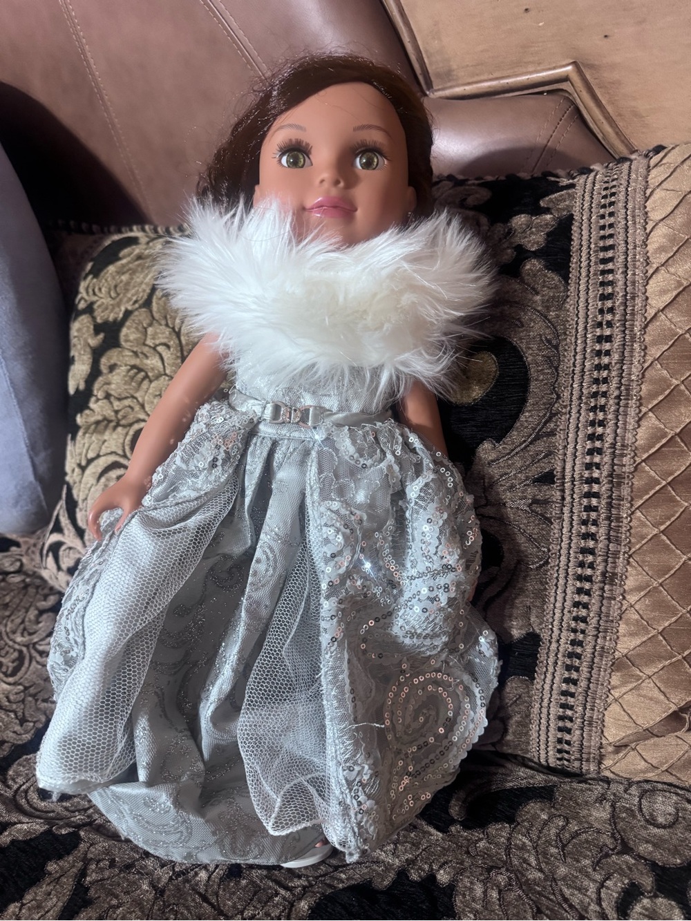 Journey girl approximately 18” tall Ilee doll 2016 New York City Holiday specia